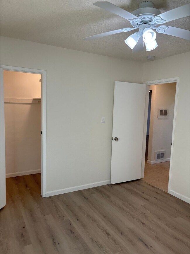 Building Photo - 72265 Sun Valley Dr