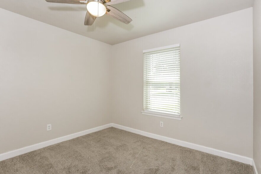 Building Photo - 1330 Heather Run Dr