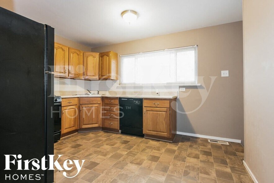 Building Photo - 5180 Carey Ln