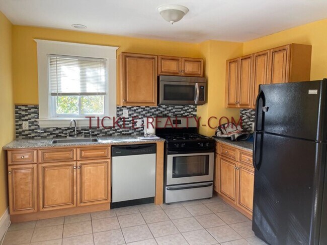 Building Photo - 37-37 Wellesley St