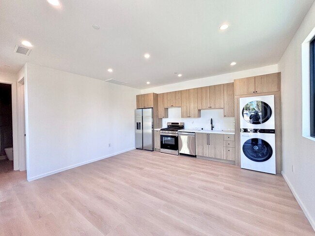 Primary Photo - 17852 Saticoy St