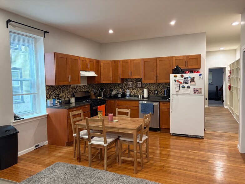 Kitchen and dining - 211 Sumac St