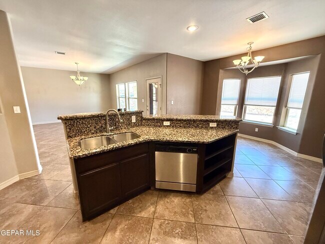 Building Photo - 3712 Coco Palm Dr