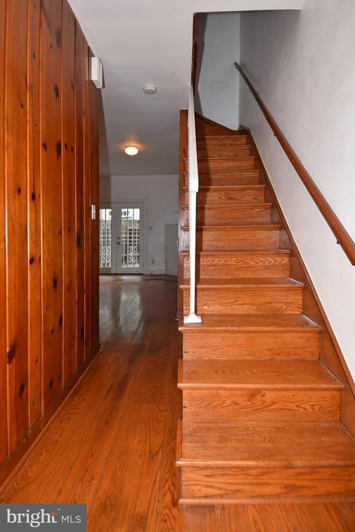 Building Photo - 915 Hughes Mews NW