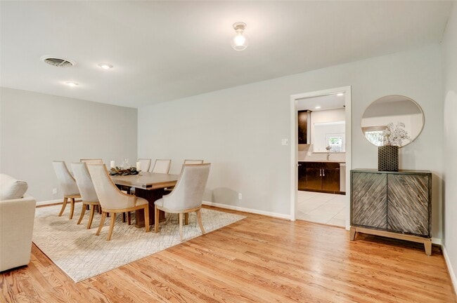 Building Photo - 10202 Raritan Dr