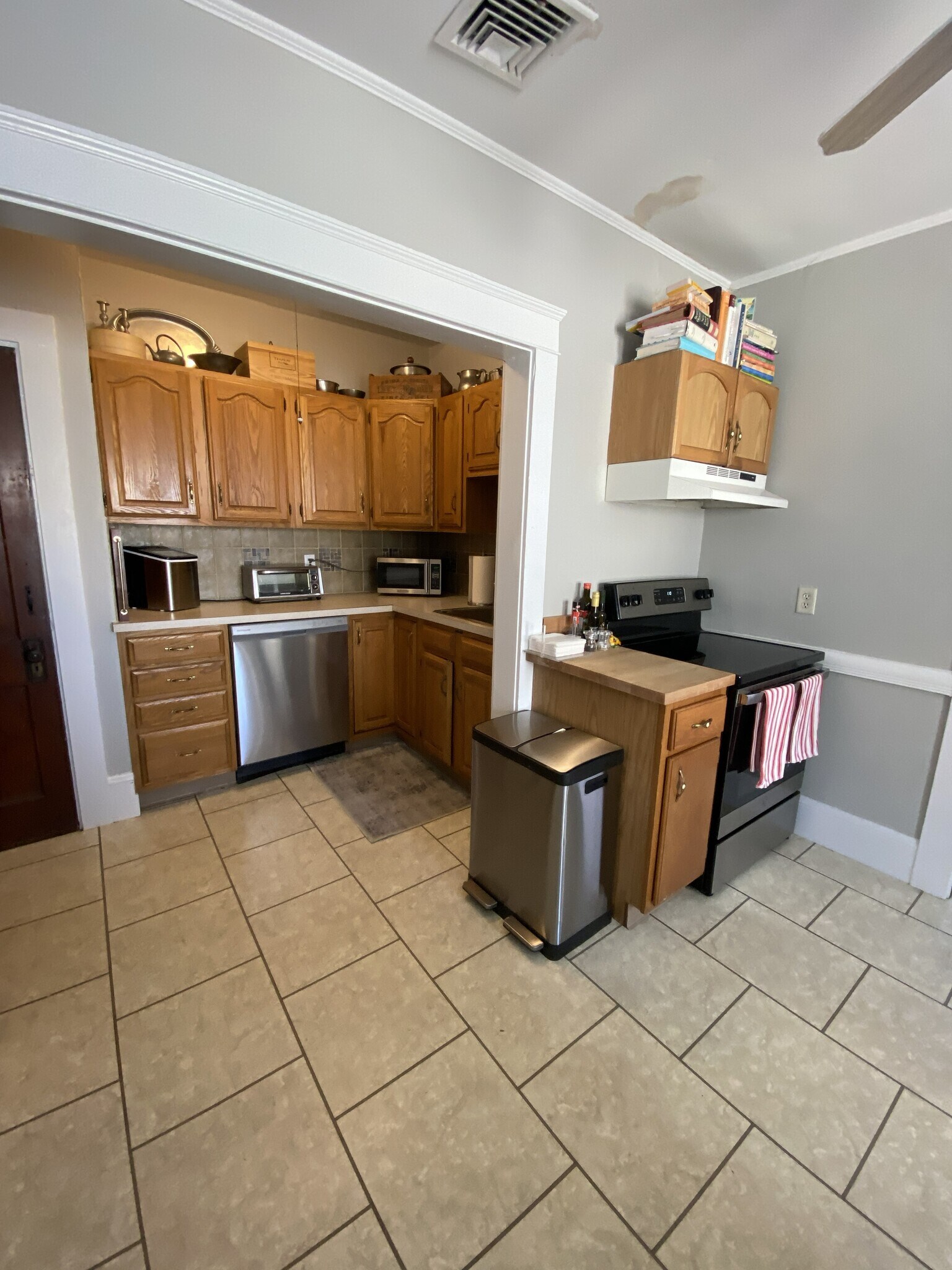 Building Photo - 281 N Main St