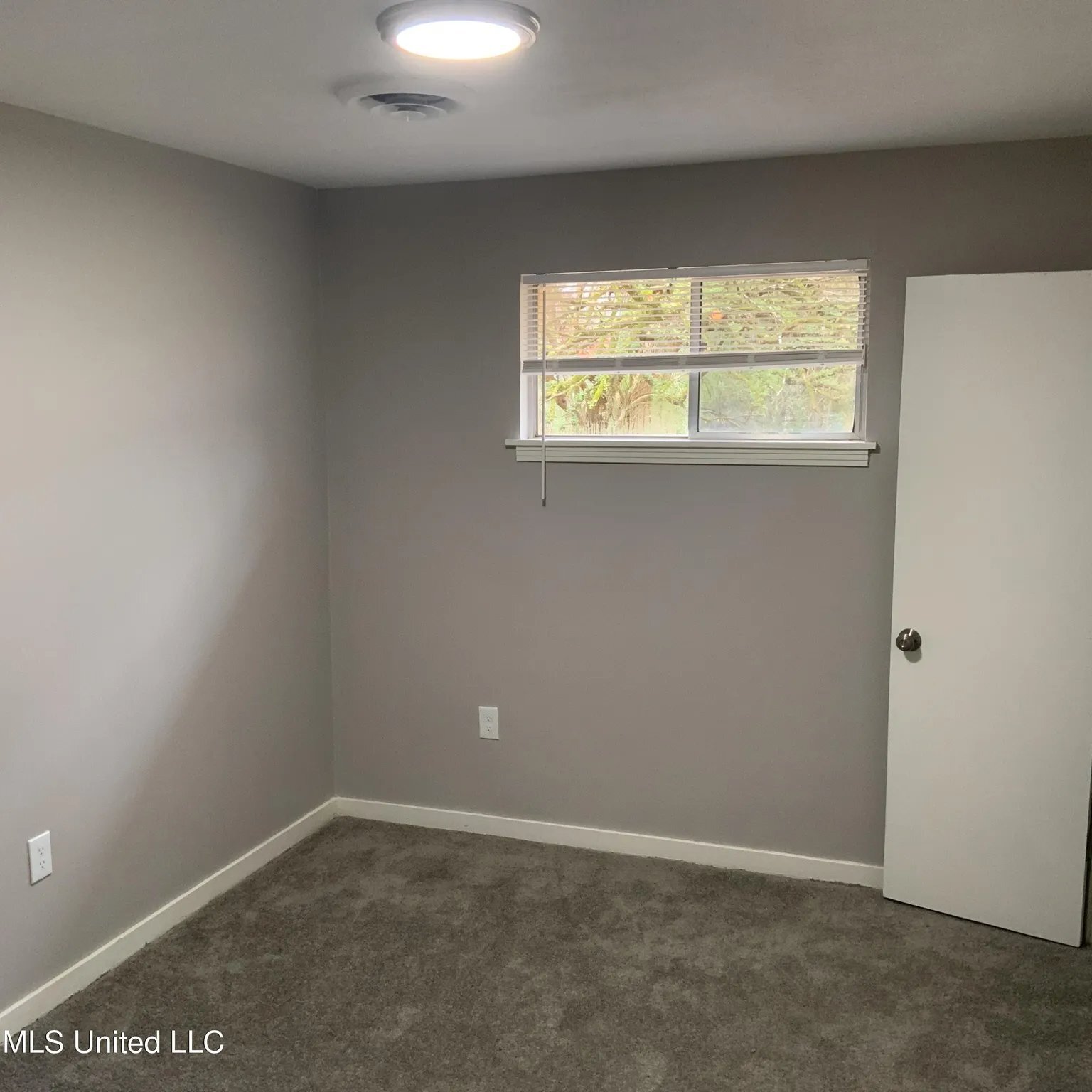 Building Photo - 1144 McCluer Rd