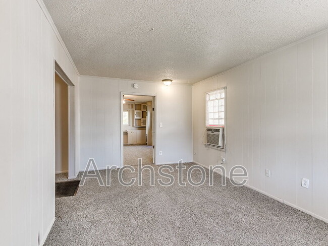 Building Photo - 527 E Boeing Dr
