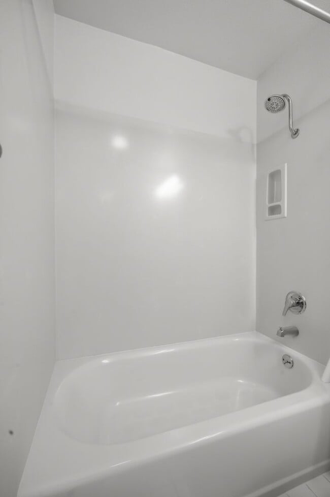 Building Photo - Mercer Island Condo with Reserved Parking & In-Unit Laundry!