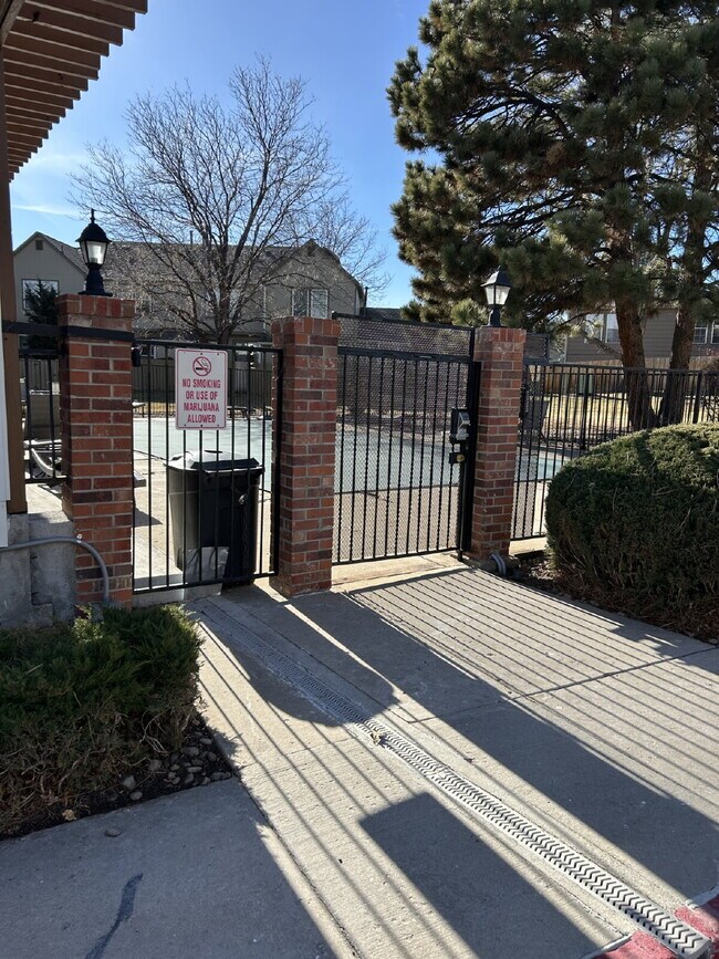 Building Photo - "Charming 2-Bed Condo Retreat with 2.5 Baths in Littleton - 1000 Sq Ft of Comfort!"