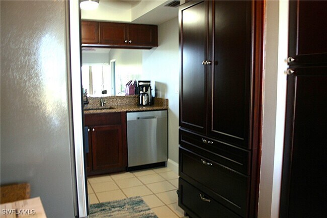 Building Photo - 15160 Riverbend Blvd
