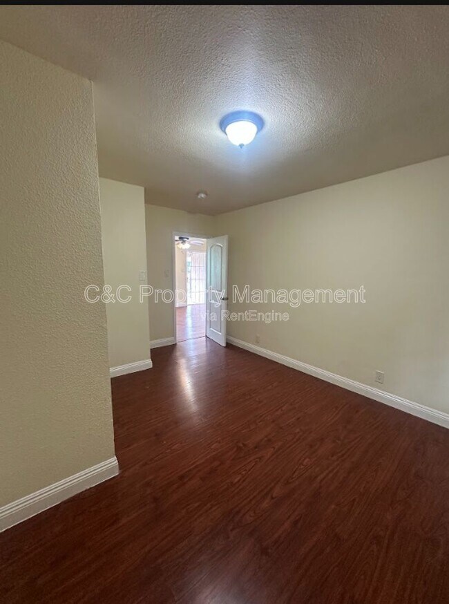 Building Photo - 1143 W 91st St