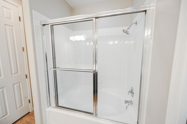 Building Photo - Beautiful 2 bd/2 bath condo in luxury gated Summerlin community ON TPC GOLF COURSE