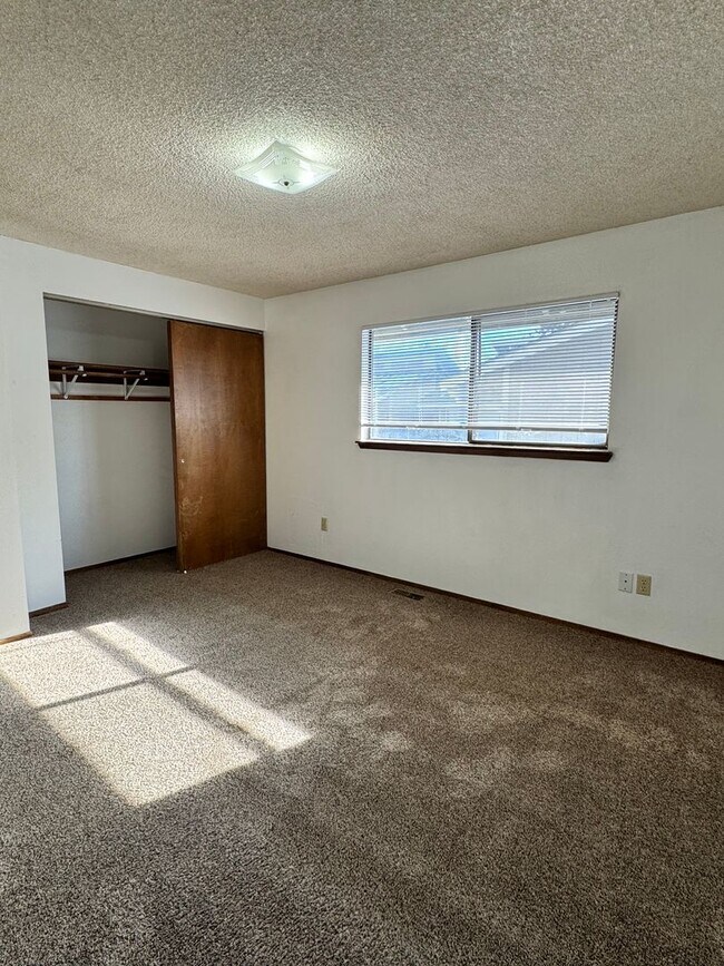 Building Photo - W801