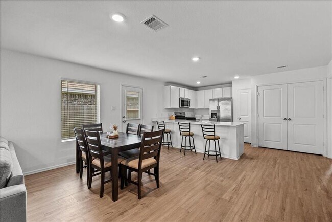 Building Photo - 9043 Estes Lks Dr