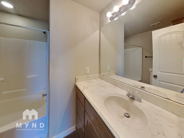 Building Photo - 125 Jolin Ln