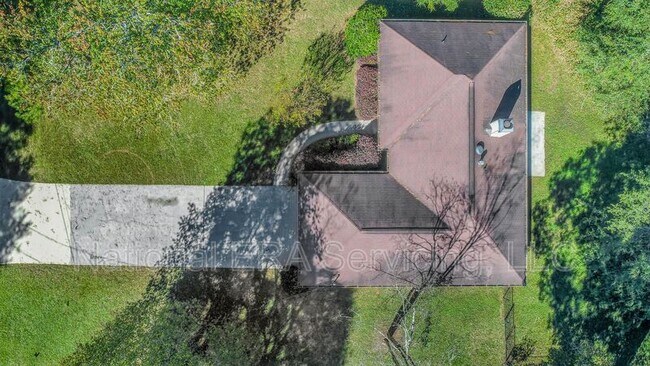 Building Photo - 213 Robin Ln