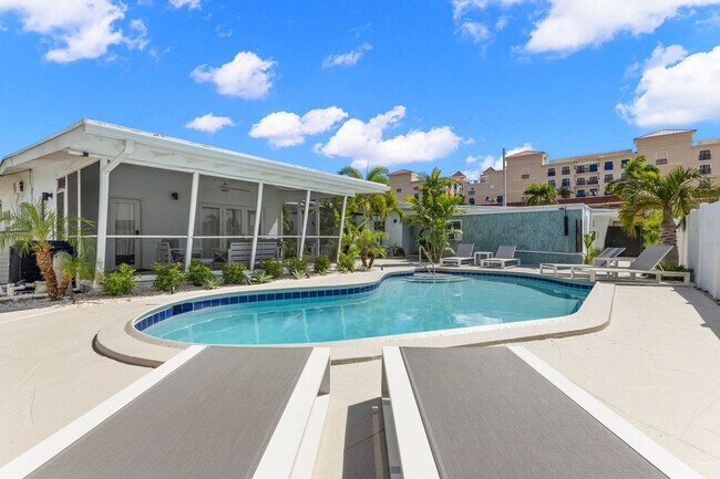 Building Photo - 2407 NE 33rd Ave