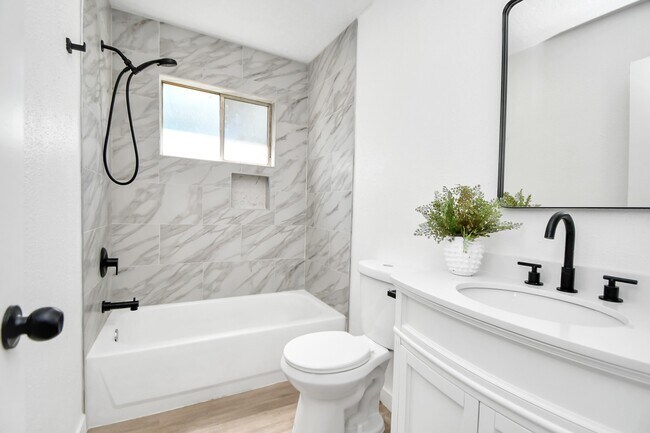 Building Photo - 9912 Cardinal St