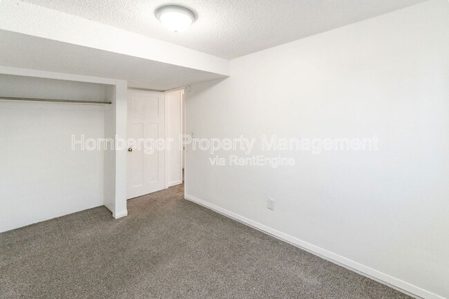 Building Photo - 1631 E Rowan Ave