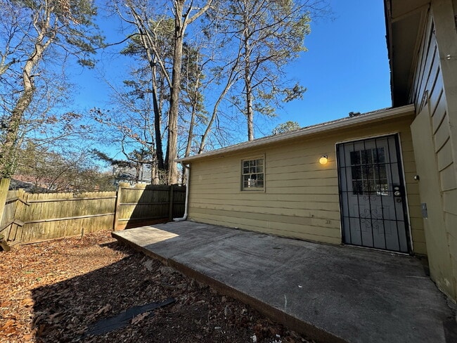 Building Photo - Fully Renovated 2 Bedroom 2 Bath Duplex in Stone Mountain