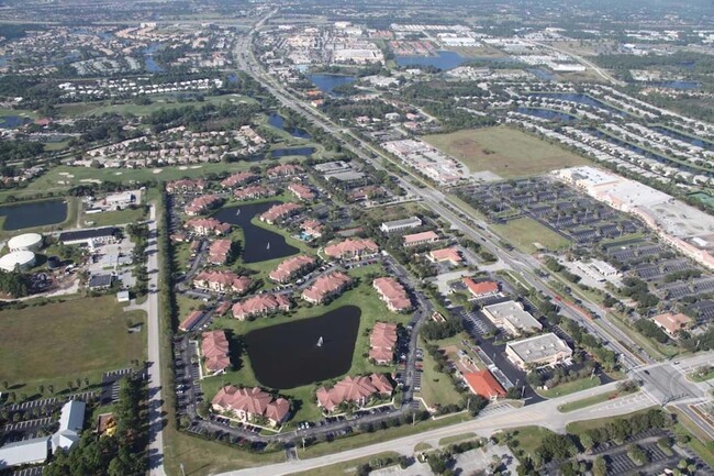 Building Photo - 171 SW Palm Dr
