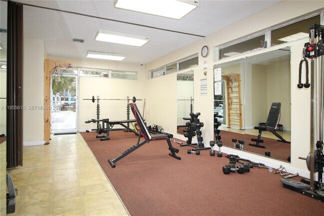 Building Photo - 17890 W Dixie Hwy