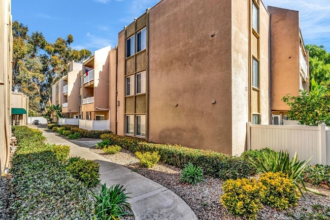 Building Photo - 3030 Suncrest Dr