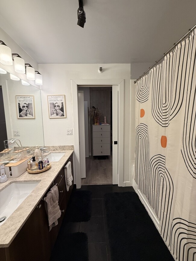 Building Photo - 235 W Van Buren St