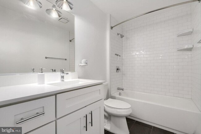 Building Photo - 2bed/1bath at The Odyssey with Garage Park...