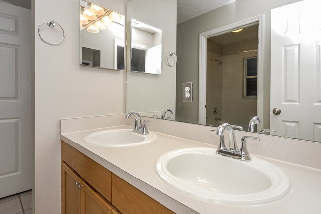 Building Photo - 2304 Golf Manor Blvd