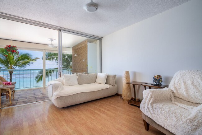 Building Photo - Oceanfront Kaimana Beach Studio at Sans Souci