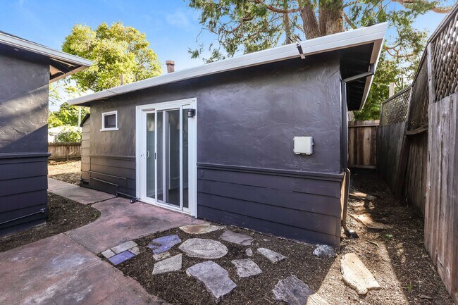 Building Photo - 2107MONTGOMERYDRIVE (L)
