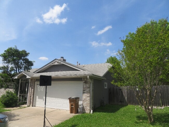Building Photo - 1104 Larkins Ln