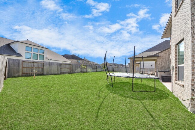 Building Photo - 1911 Sapphire Pines Ln