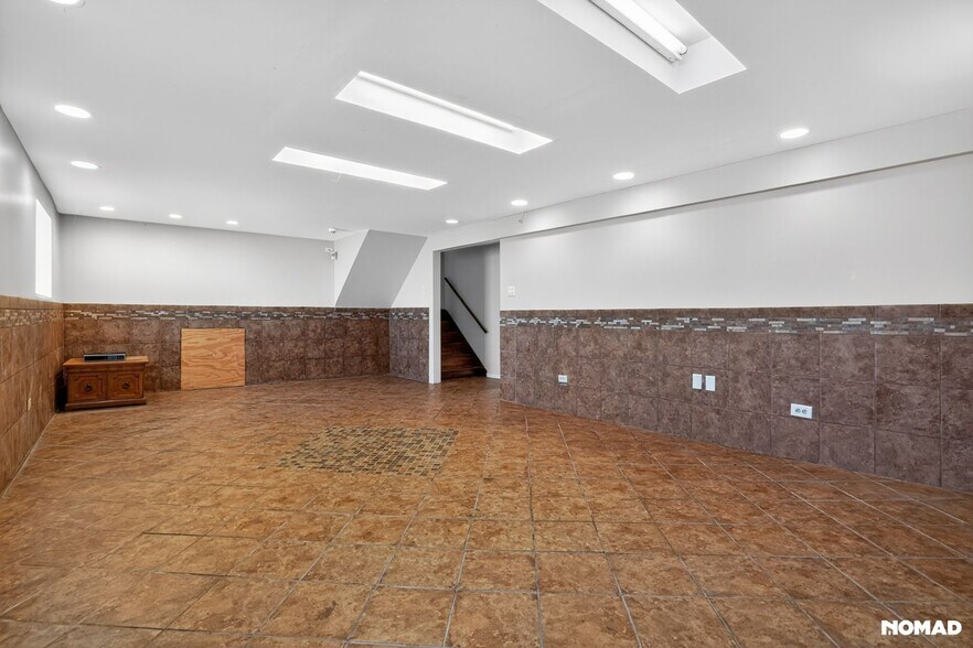 Building Photo - 526 Marquette Ave