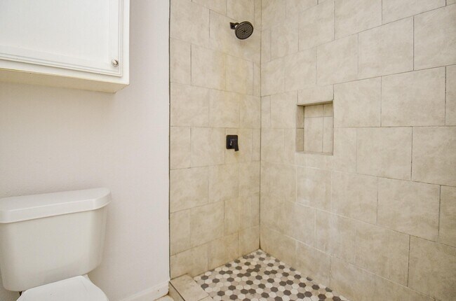 Building Photo - 11818 Spring Grove Dr
