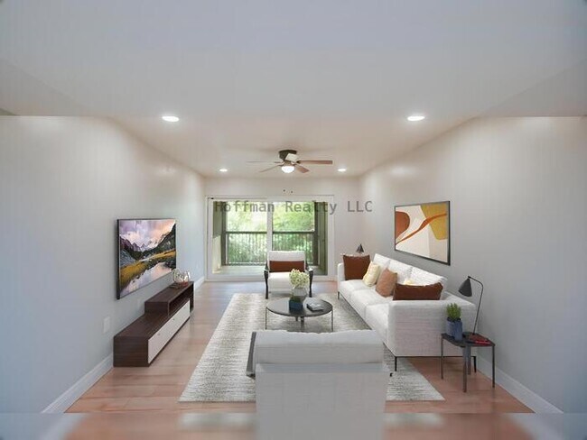 Building Photo - Charming 2-Bedroom Condo in St. Petersburg