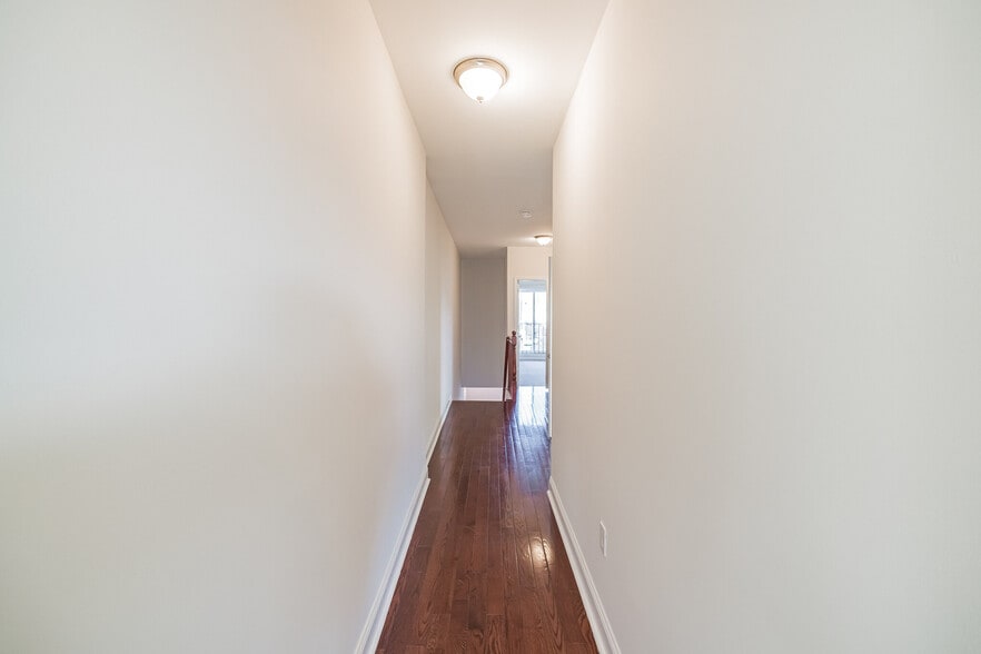 3rd Fl Hallway to Stairs - 1818 Federal St