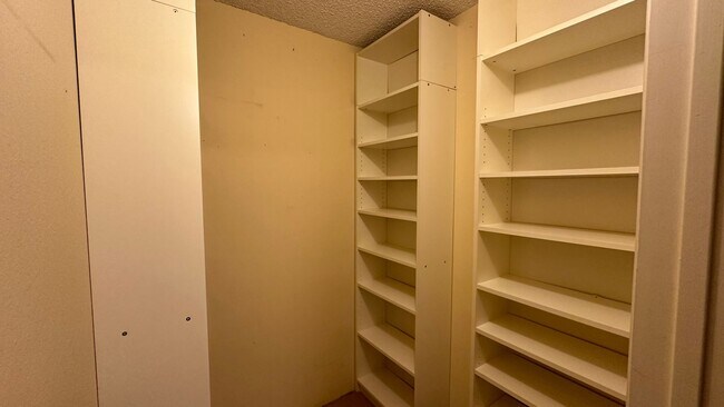 Building Photo - Lovely and Spacious Condo with a Water/Lagoon View and Resort Style Amenities!