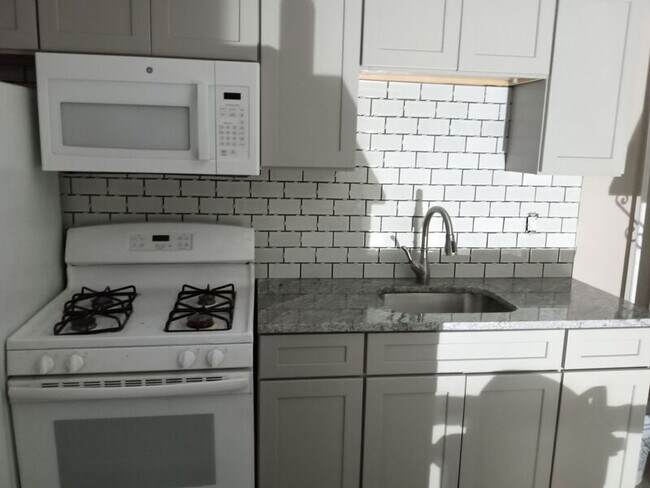 Building Photo - 2222 S 15th St