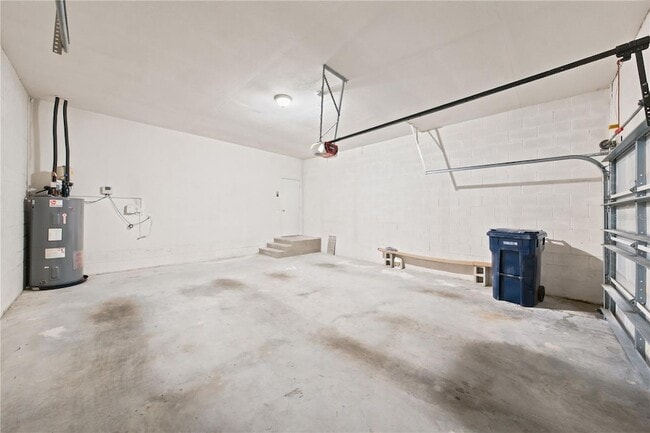 Building Photo - 2318 W Cherry St