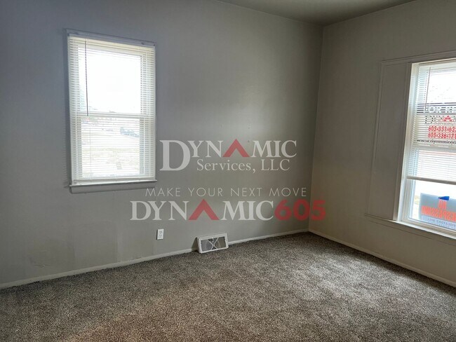 Building Photo - 1BR/1BA Apartment in Multi-Family Unit