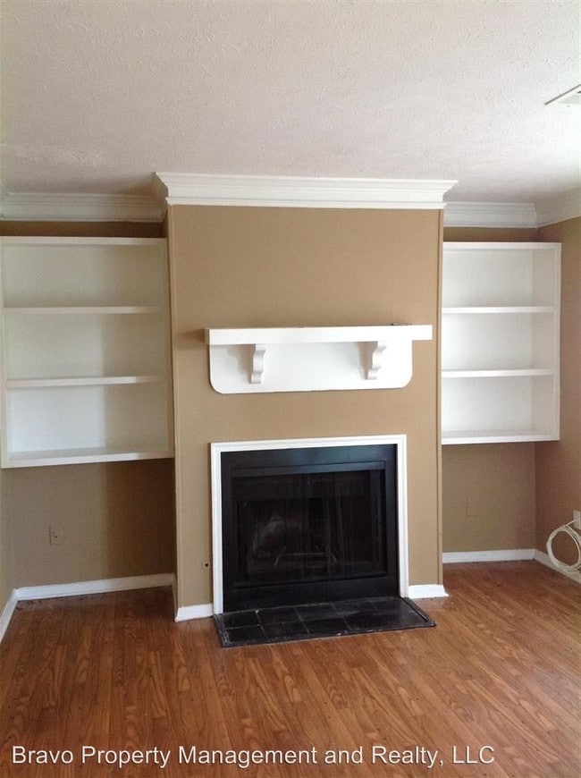Building Photo - 3072-3078 Destin Cir