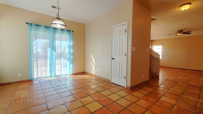 Building Photo - Magnificent 4 Bedroom, 2.5 Bath in Rio Rancho!