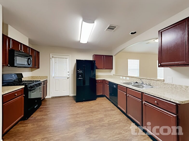 Building Photo - 21419 Palma Grove Way