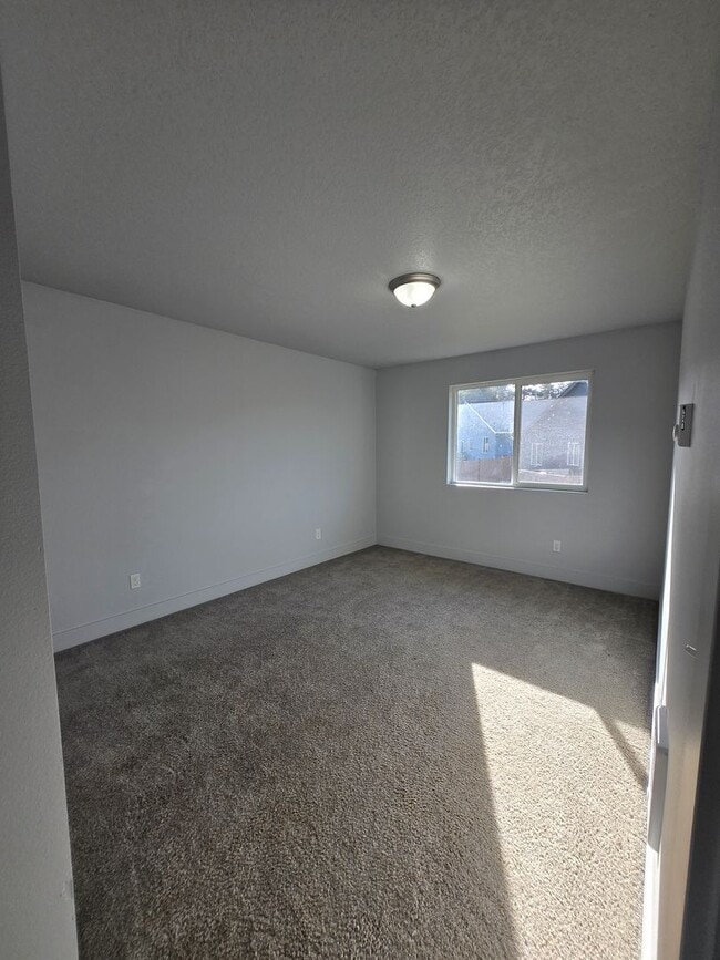 Building Photo - 3 Bedroom 2.5 Bathroom in Winlock