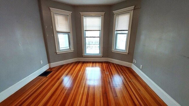 Building Photo - 51 Dix St