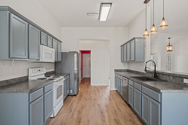 Primary Photo - 8517 High School Blvd