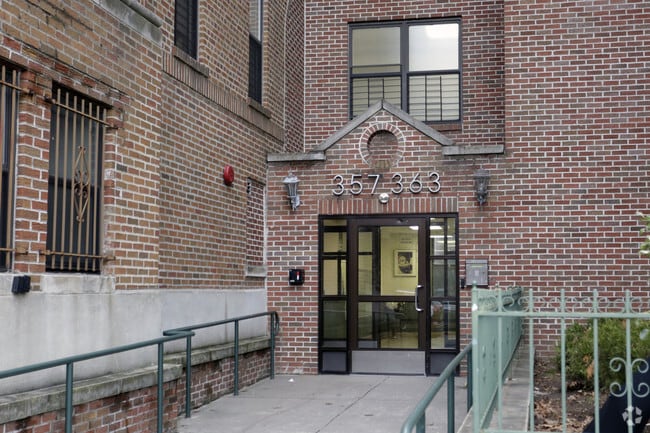 Building Photo - Lincoln Court